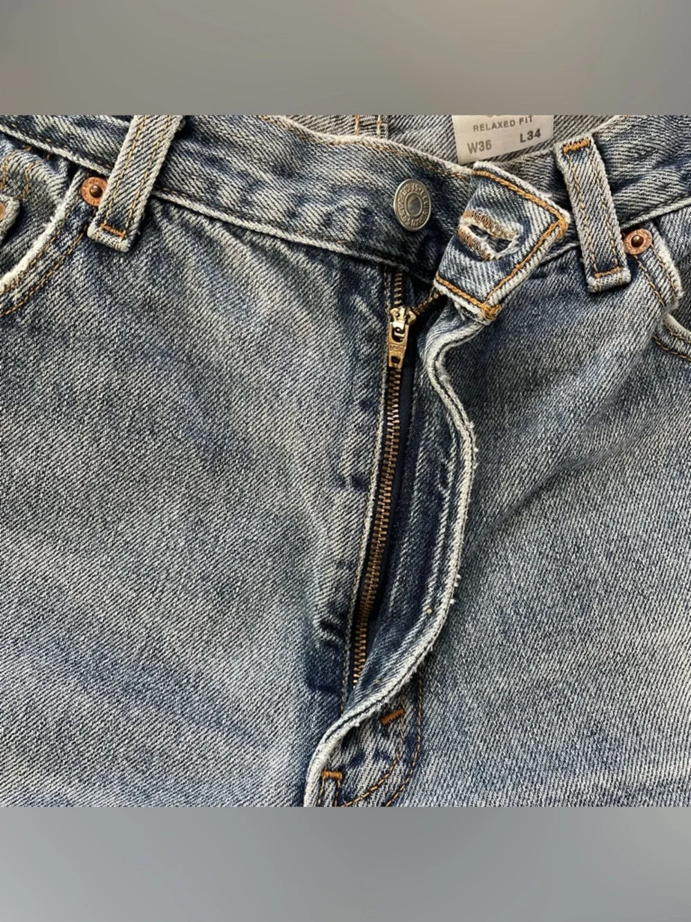 Levis 550 Relaxed Fit Jeans Mens 36x34 Blue Light Wash Distressed 100% Cotton - Picture 5 of 16